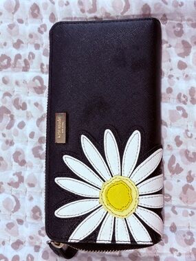 kate spade Black Phone Case with White and Yellow Daisy Appliqué
